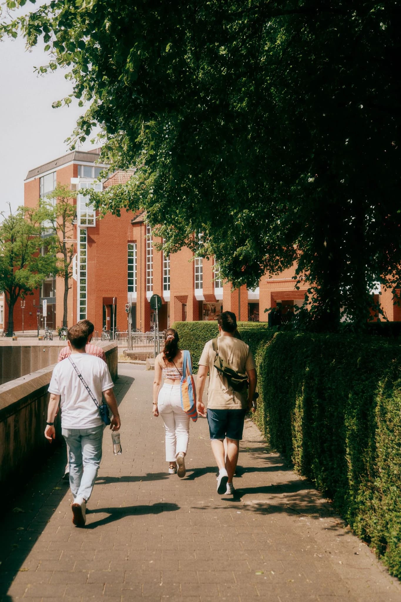 Students walking across the main campus quad